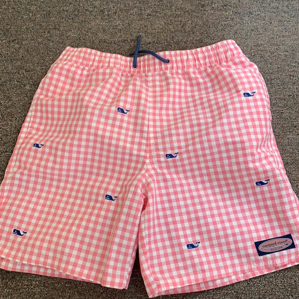 vineyard vines swim trunks